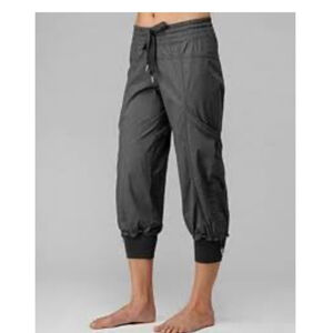 Lululemon Seak the Peak Crop Pant Sz 2